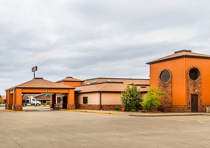 Pet Friendly Quality Inn & Suites in Marion, Illinois