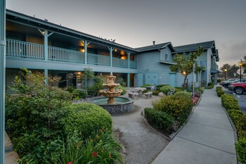 Pet Friendly Morro Shores Inn and Suites in Morro Bay, California