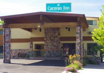Pet Friendly Caravan Inn in Glenwood Springs, Colorado