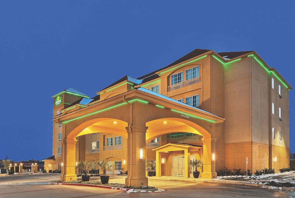 Pet Friendly La Quinta Inn & Suites Fort Worth Eastchase in Fort Worth, Texas