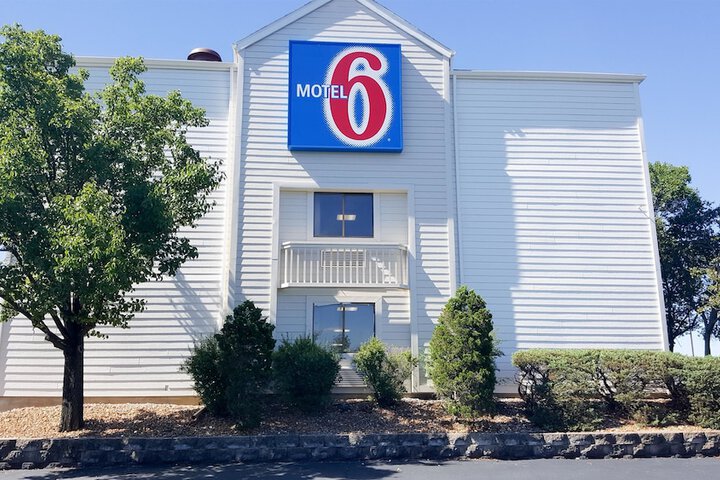 Pet Friendly Motel 6 Maryland Heights Mo in Maryland Heights, Missouri