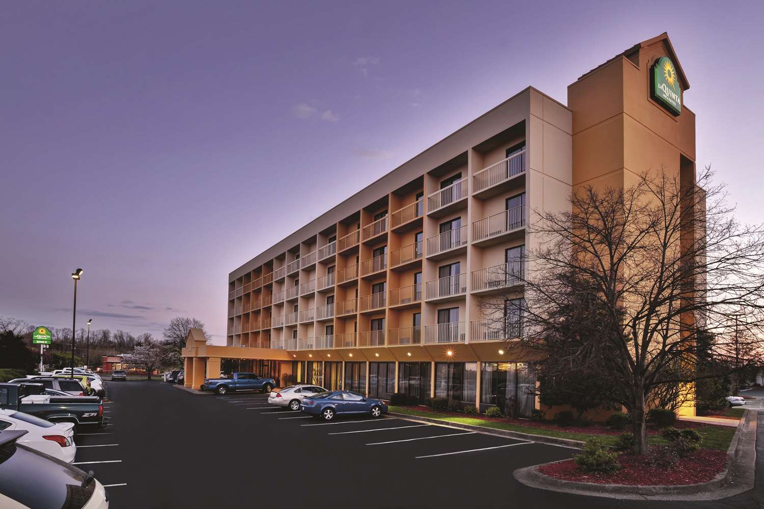 Pet Friendly La Quinta Inn & Suites Kingsport TriCities Airport in Kingsport, Tennessee