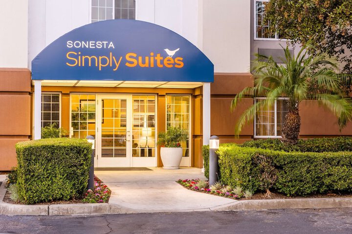 Pet Friendly Sonesta Simply Suites Irvine East Foothill in Lake Forest, California