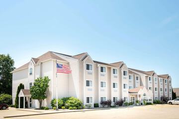 Pet Friendly Microtel Inn & Suites by Wyndham Springfield in Springfield, Illinois