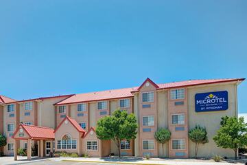 Pet Friendly Microtel Inn & Suites by Wyndham Albuquerque West in Albuquerque, New Mexico
