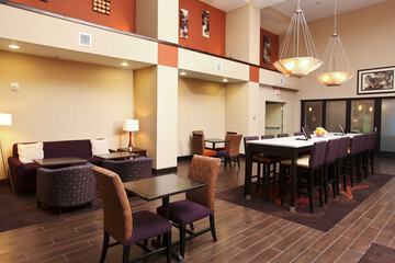 Pet Friendly Hampton Inn & Suites by Hilton Fargo Medical Center in Fargo, North Dakota