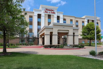 Pet Friendly Hampton Inn & Suites Dallas DeSoto in Desoto, Texas