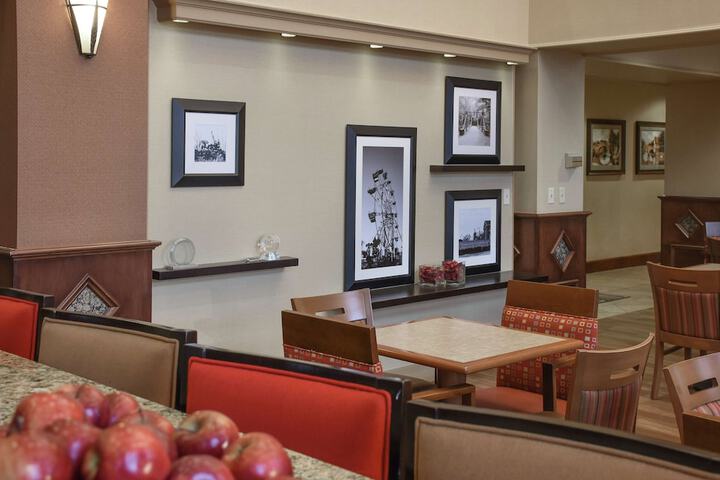 Pet Friendly Hampton Inn & Suites Youngstown Canfield in Canfield, Ohio