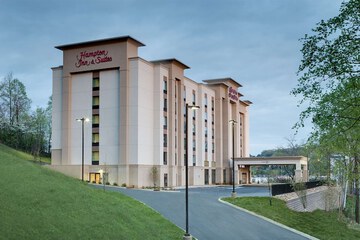 Pet Friendly Hampton Inn & Suites Knoxville Papermill Drive in Knoxville, Tennessee