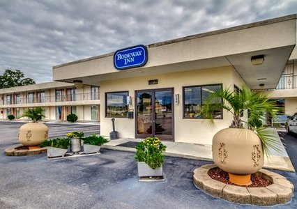 Pet Friendly Hotels In Lumberton Nc / Top Pet Friendly Hotels In Lumberton Nc Us : Search our directory of pet friendly hotels in lumberton, nc and find the lowest rates.