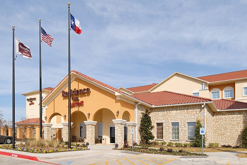 11 Best VERIFIED Pet Friendly Hotels in Abilene with Weight Limits