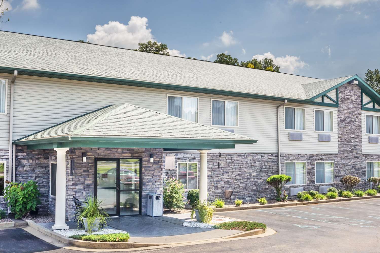 Pet Friendly Hotels in Columbia, Maryland accepting Dogs and Cats